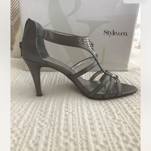 Style and company silver grey sandal size 6